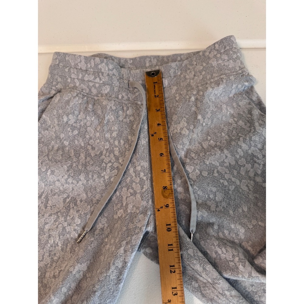 Lululemon Scuba High Rise Jogger Grey Floral Camo Sweatpants Size 4 LW5EU2S hh - Picture 6 of 7